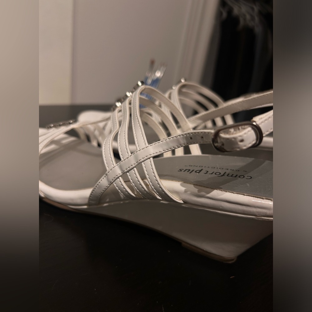 Comfort Plus by Predictions White Wedge Sandals (size 9.5) - Picture 3 of 5